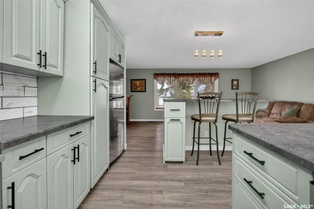 1227 Pascoe Drive E Moose Jaw SK S6H 7A2