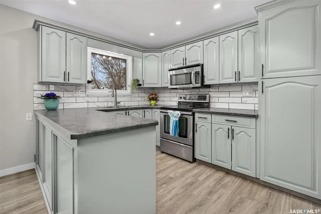 1227 Pascoe Drive E Moose Jaw SK S6H 7A2