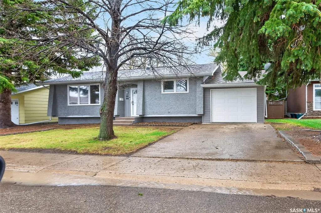 1227 Pascoe Drive E Moose Jaw SK S6H 7A2