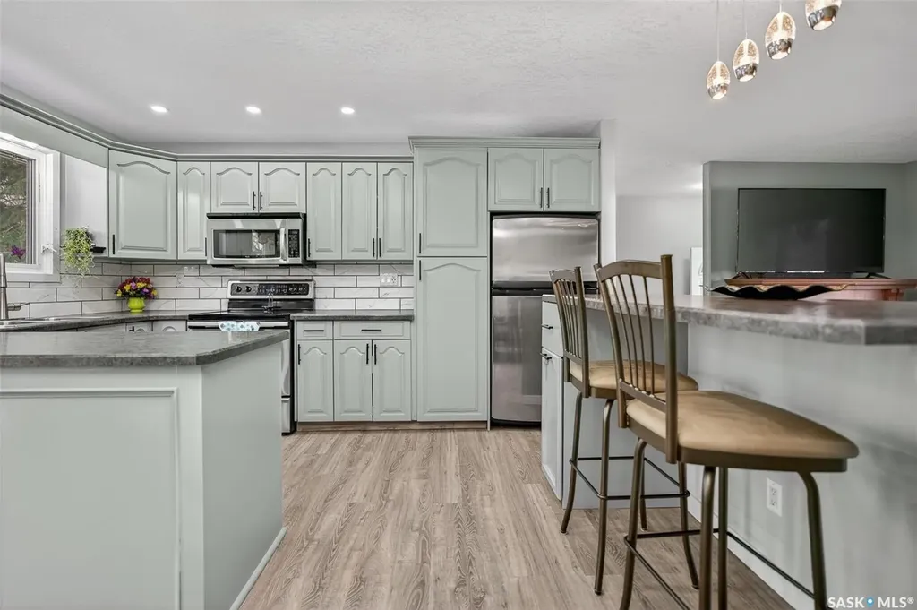1227 Pascoe Drive E Moose Jaw SK S6H 7A2