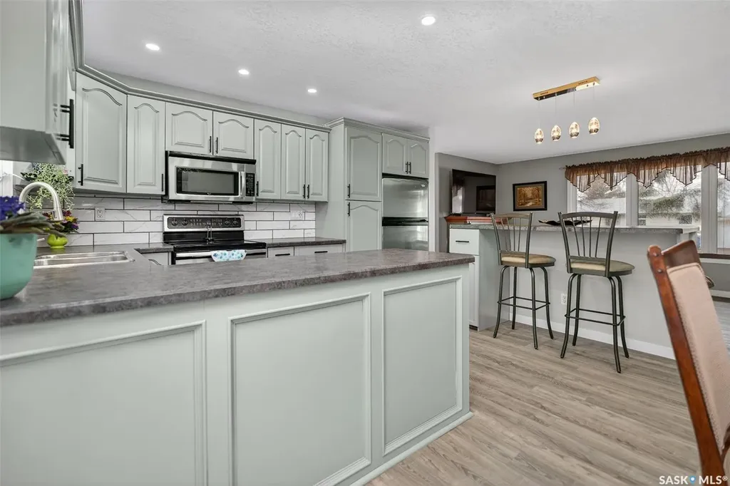 1227 Pascoe Drive E Moose Jaw SK S6H 7A2