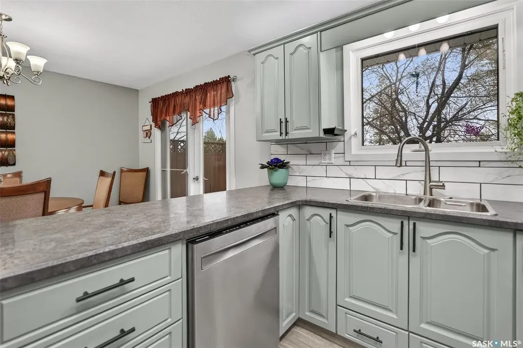 1227 Pascoe Drive E Moose Jaw SK S6H 7A2