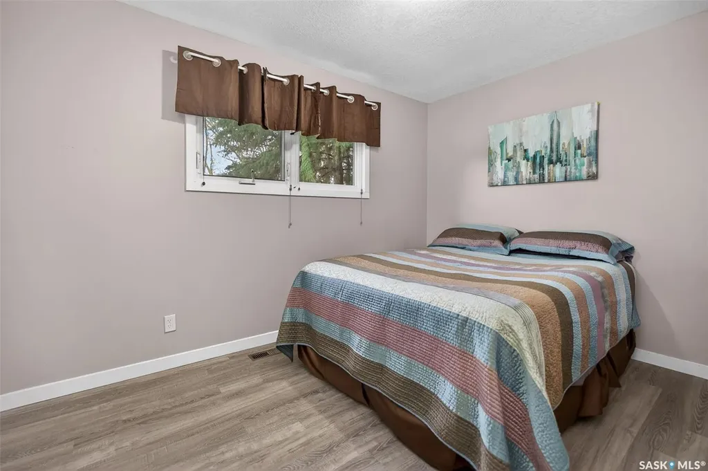 1227 Pascoe Drive E Moose Jaw SK S6H 7A2