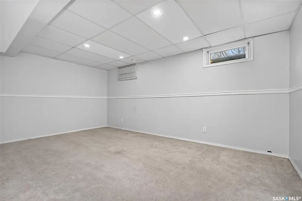 1227 Pascoe Drive E Moose Jaw SK S6H 7A2