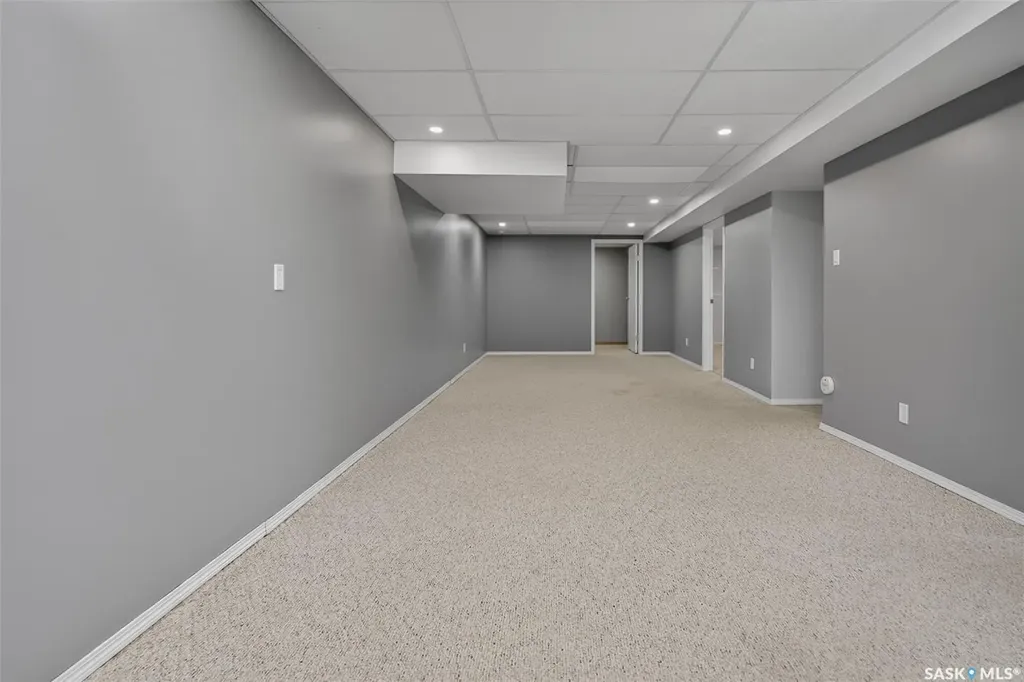 1227 Pascoe Drive E Moose Jaw SK S6H 7A2