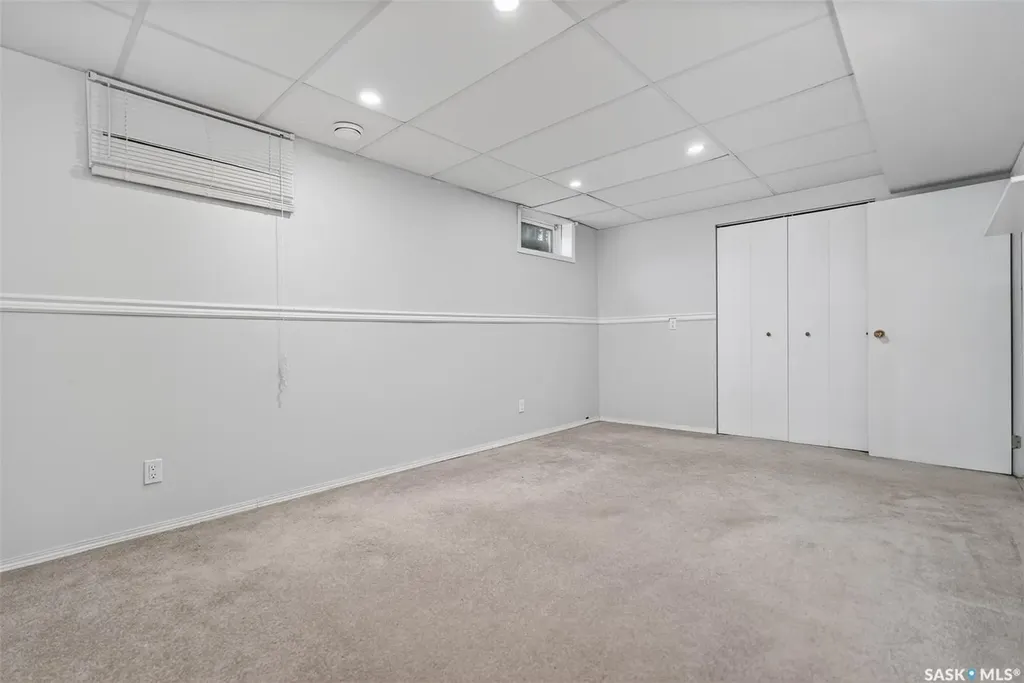 1227 Pascoe Drive E Moose Jaw SK S6H 7A2