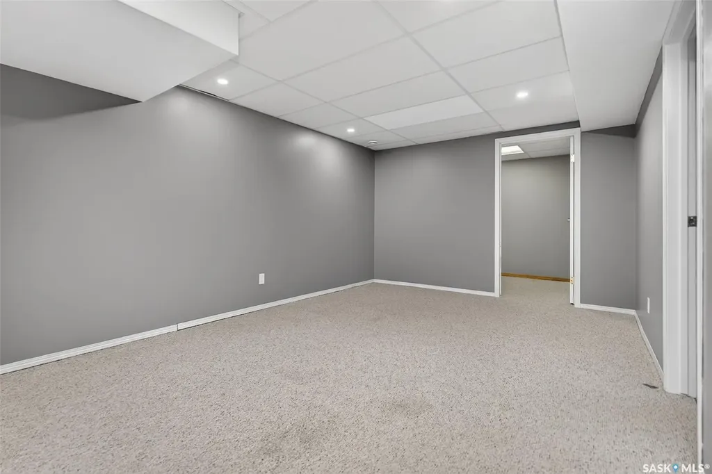 1227 Pascoe Drive E Moose Jaw SK S6H 7A2