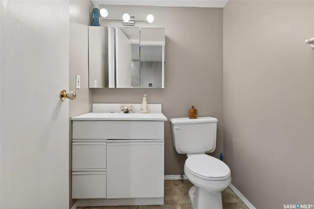 1227 Pascoe Drive E Moose Jaw SK S6H 7A2