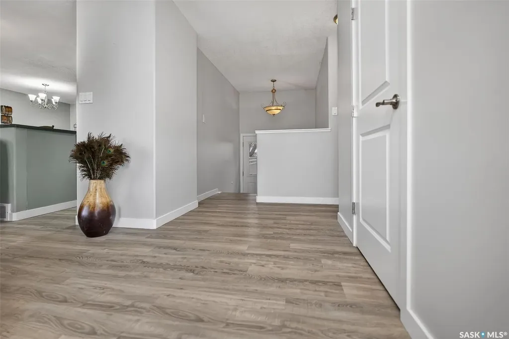 1227 Pascoe Drive E Moose Jaw SK S6H 7A2
