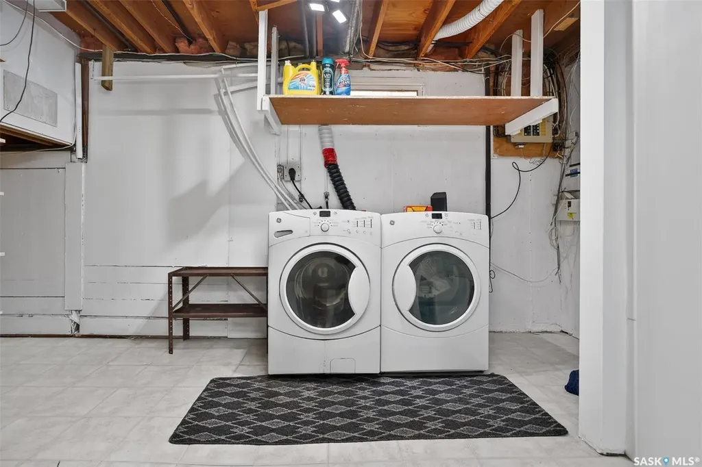 1227 Pascoe Drive E Moose Jaw SK S6H 7A2