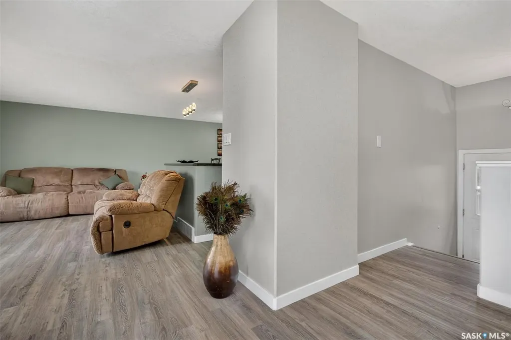 1227 Pascoe Drive E Moose Jaw SK S6H 7A2