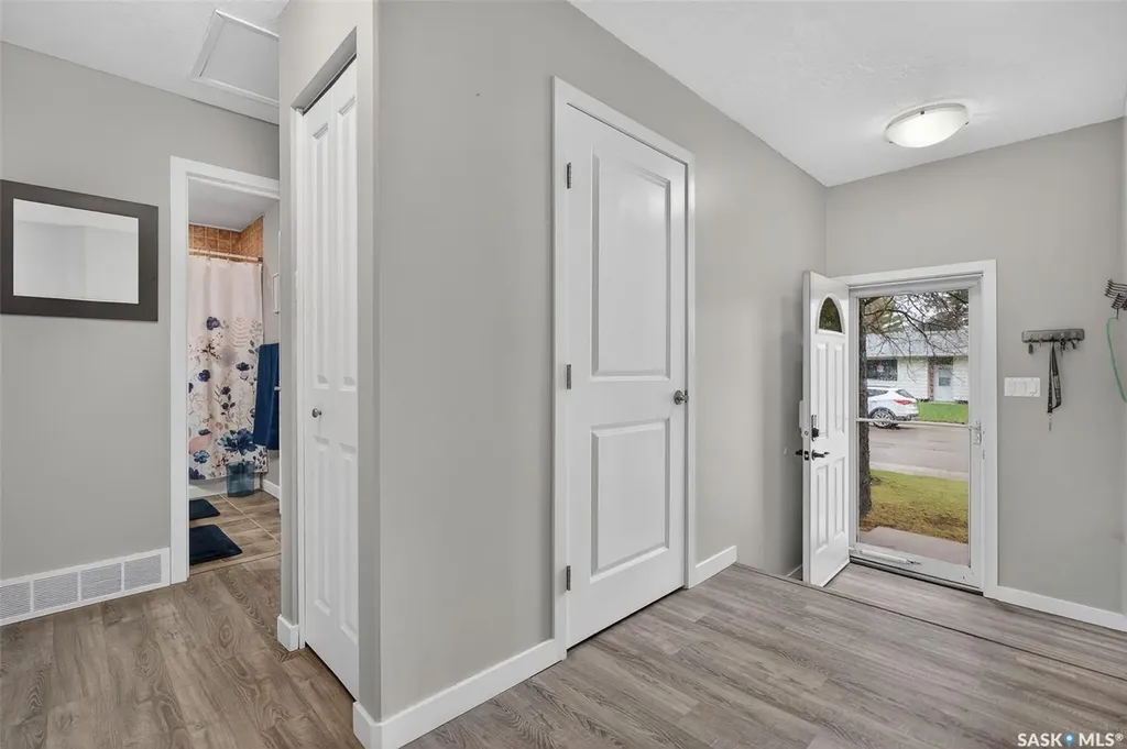 1227 Pascoe Drive E Moose Jaw SK S6H 7A2