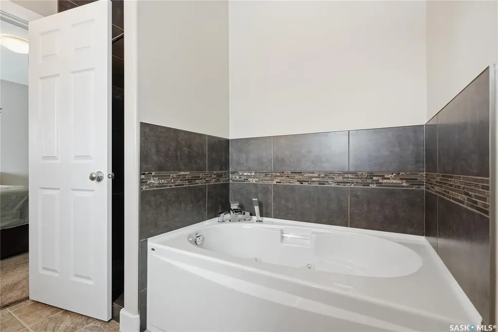 335 Mccallum Lane Saskatoon SK S7R 0C3