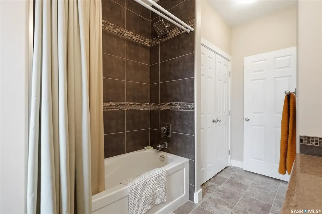 335 Mccallum Lane Saskatoon SK S7R 0C3