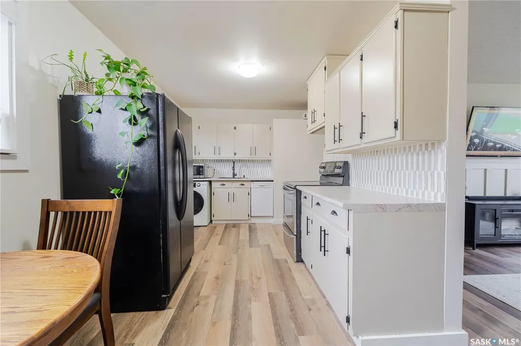 1009 Edmonton Street Moose Jaw SK S6H 3A9