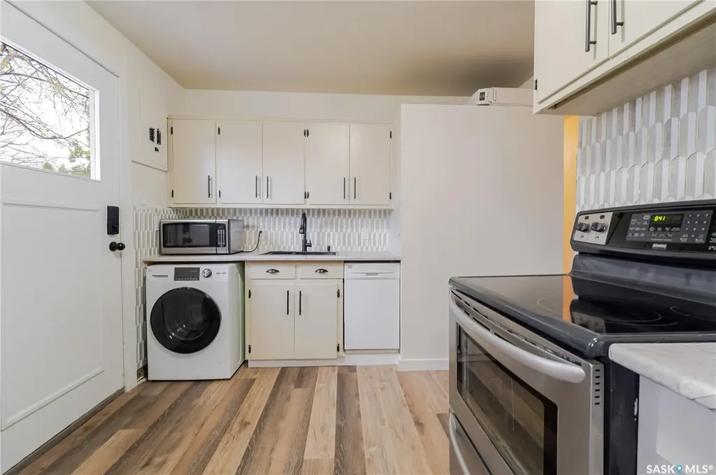 1009 Edmonton Street Moose Jaw SK S6H 3A9