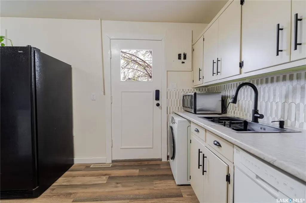1009 Edmonton Street Moose Jaw SK S6H 3A9