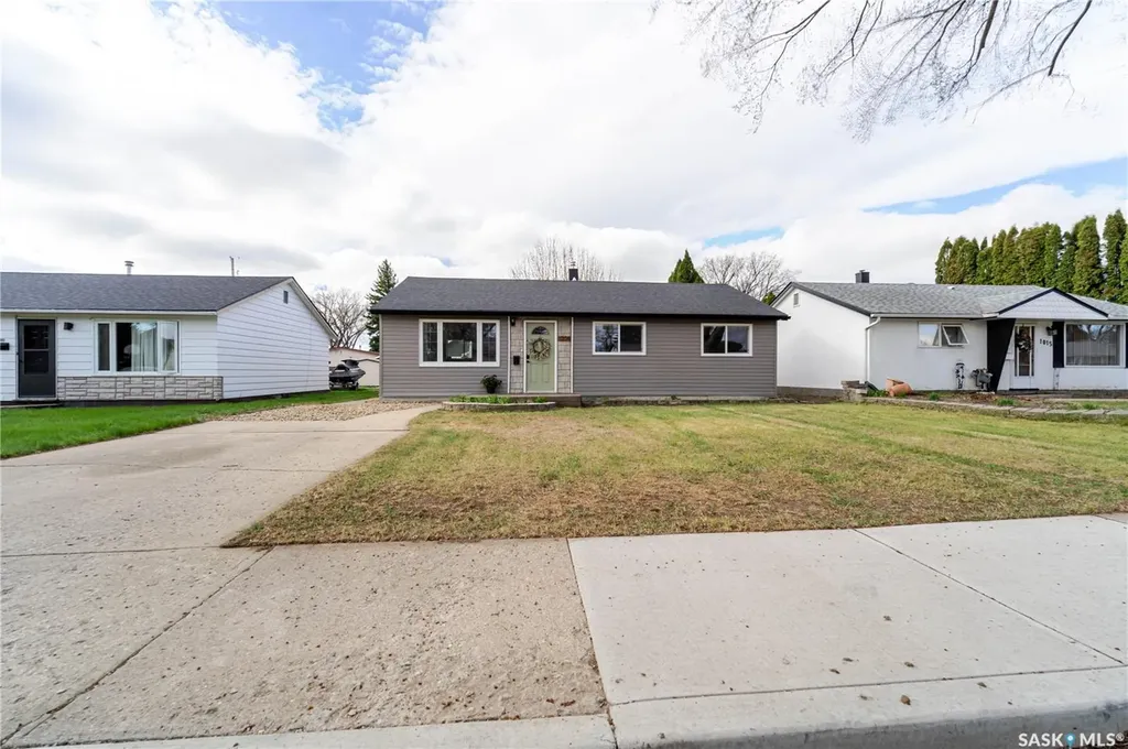1009 Edmonton Street Moose Jaw SK S6H 3A9