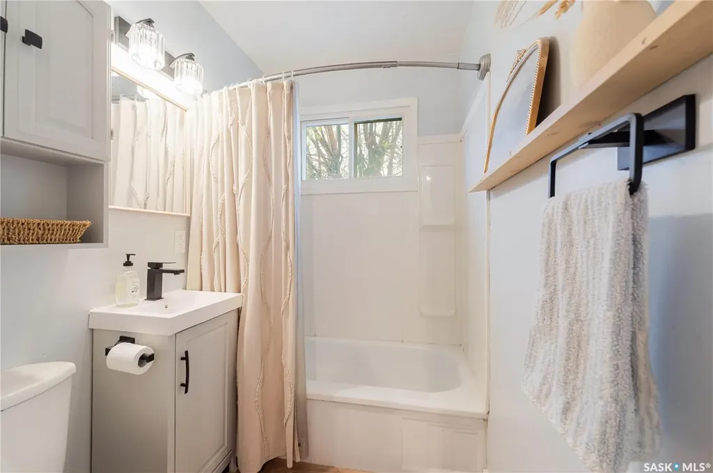 1009 Edmonton Street Moose Jaw SK S6H 3A9