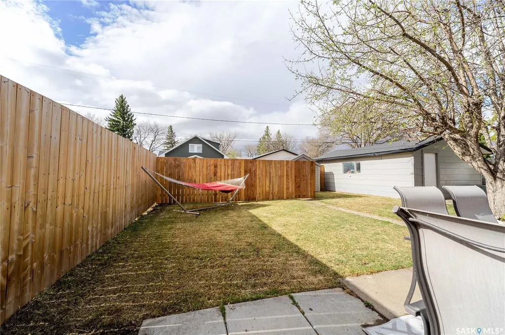 1009 Edmonton Street Moose Jaw SK S6H 3A9
