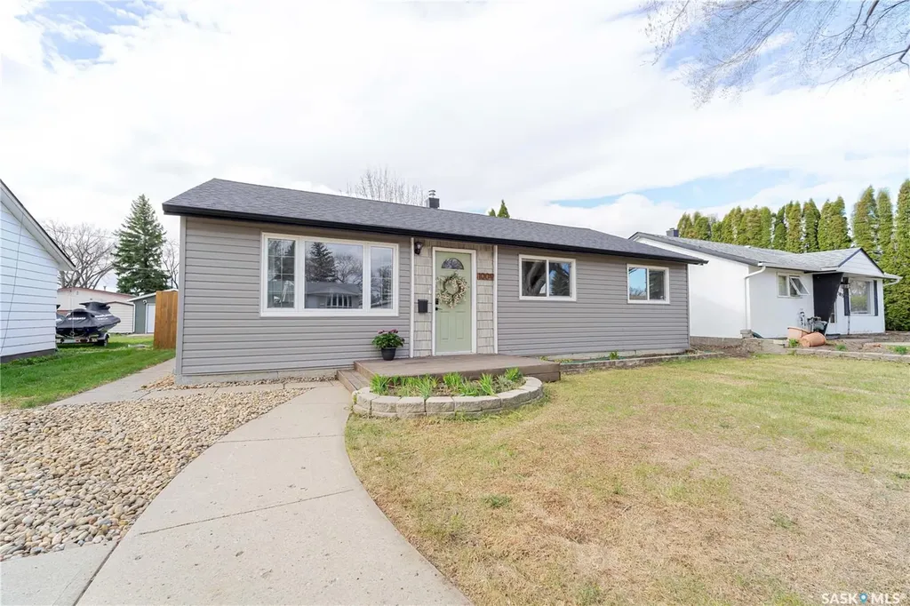 1009 Edmonton Street Moose Jaw SK S6H 3A9