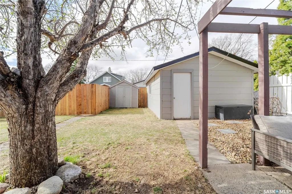 1009 Edmonton Street Moose Jaw SK S6H 3A9