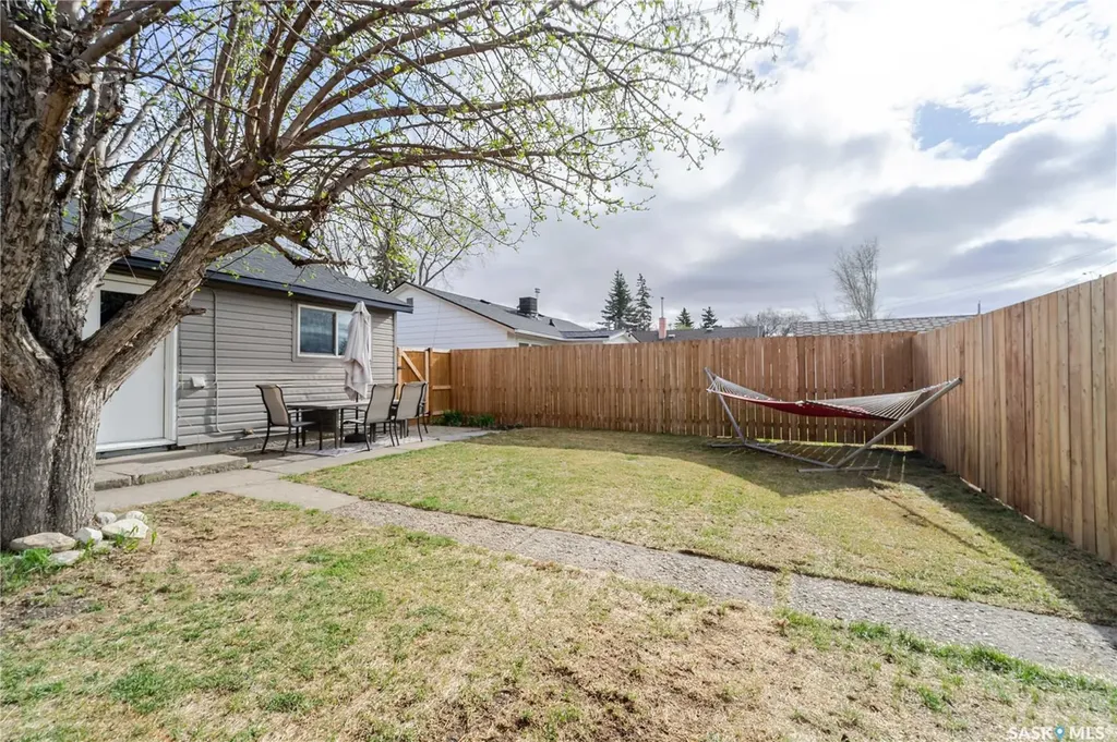 1009 Edmonton Street Moose Jaw SK S6H 3A9