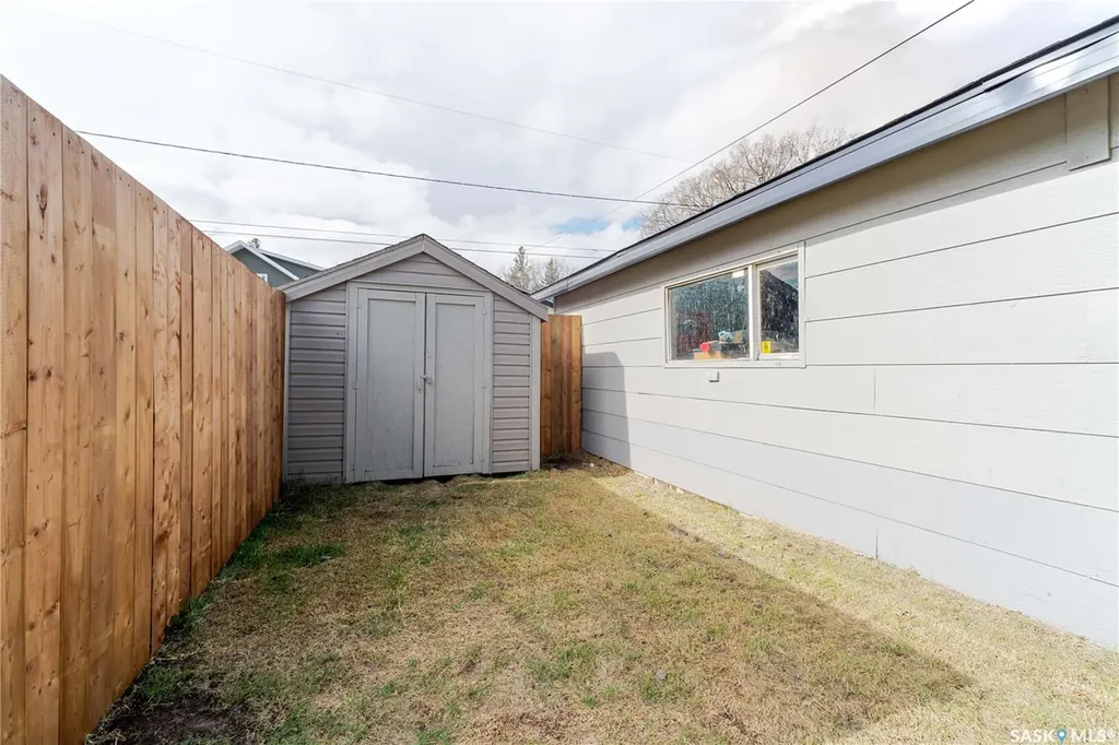 1009 Edmonton Street Moose Jaw SK S6H 3A9