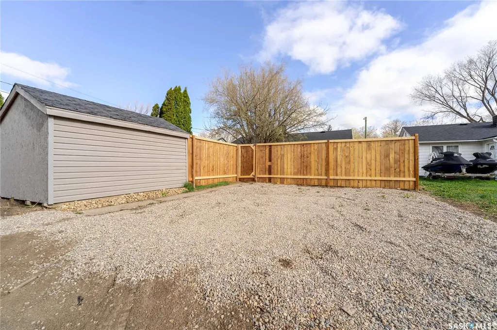 1009 Edmonton Street Moose Jaw SK S6H 3A9