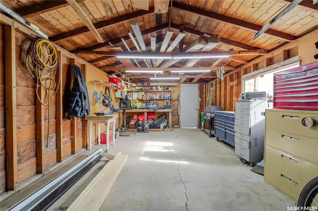 1009 Edmonton Street Moose Jaw SK S6H 3A9