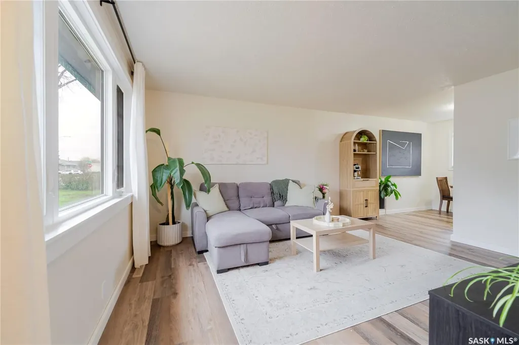 1009 Edmonton Street Moose Jaw SK S6H 3A9