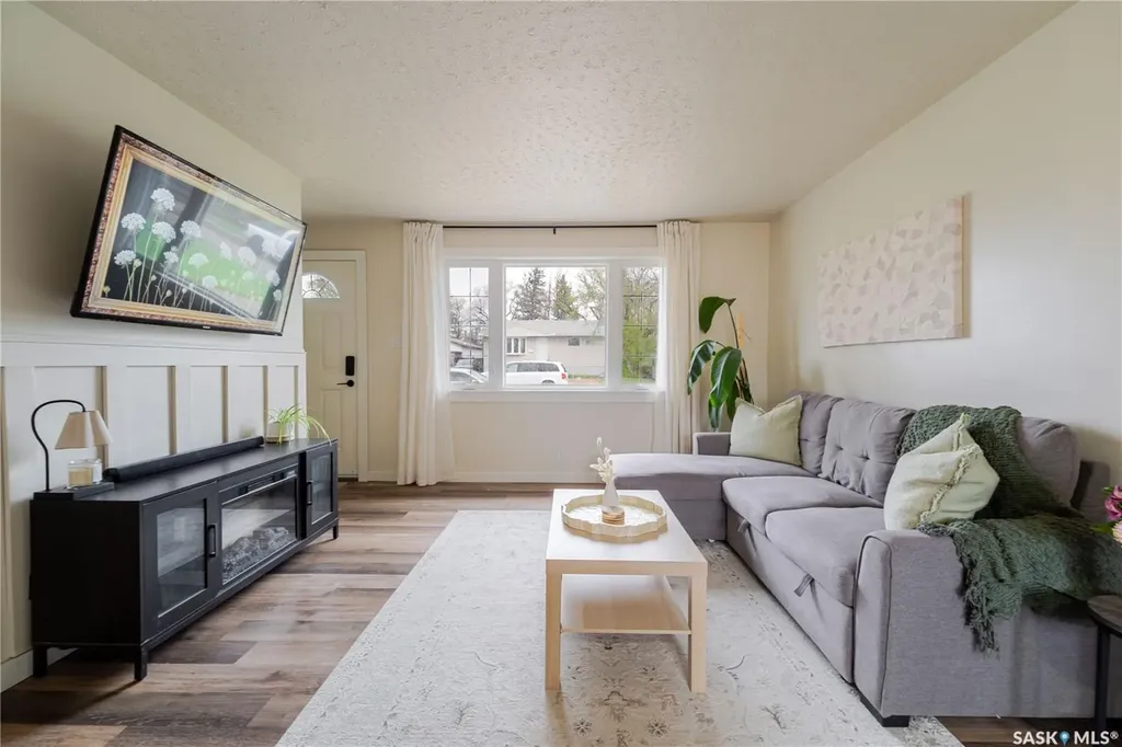1009 Edmonton Street Moose Jaw SK S6H 3A9
