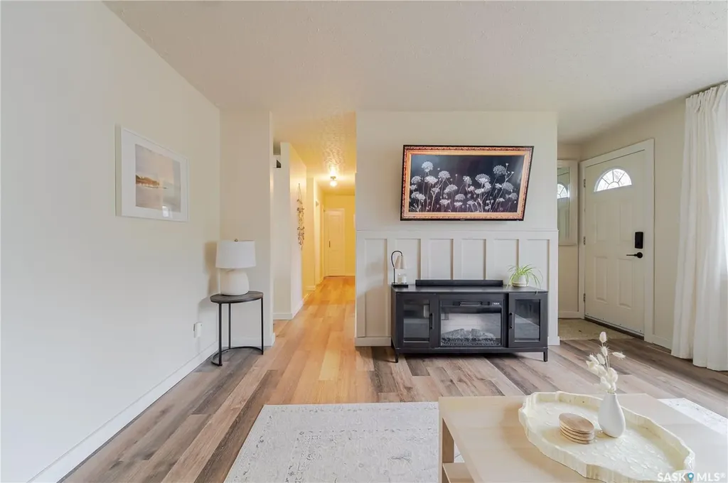 1009 Edmonton Street Moose Jaw SK S6H 3A9