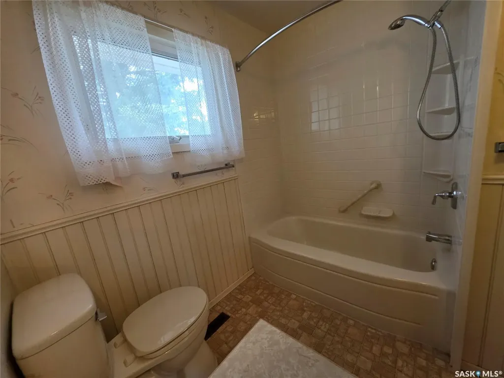 1446 Taylor Drive Swift Current SK S9H 1M9