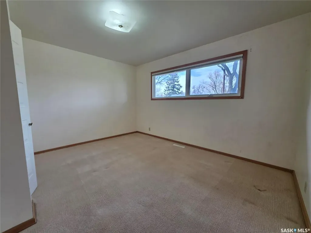 1446 Taylor Drive Swift Current SK S9H 1M9