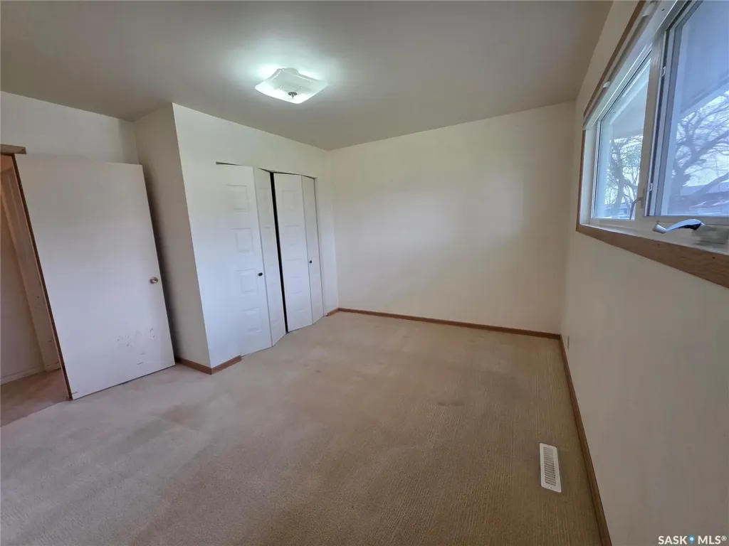 1446 Taylor Drive Swift Current SK S9H 1M9