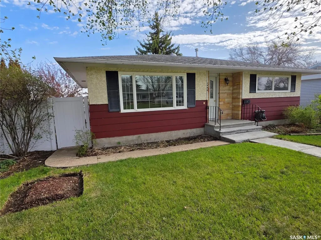 1446 Taylor Drive Swift Current SK S9H 1M9