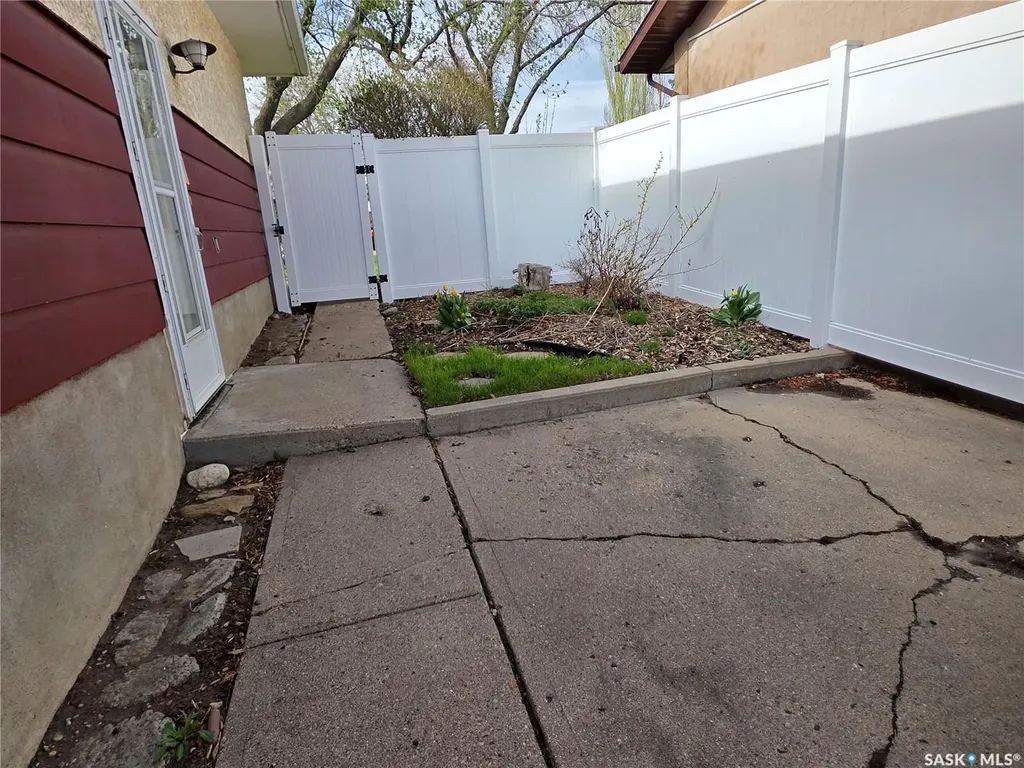 1446 Taylor Drive Swift Current SK S9H 1M9