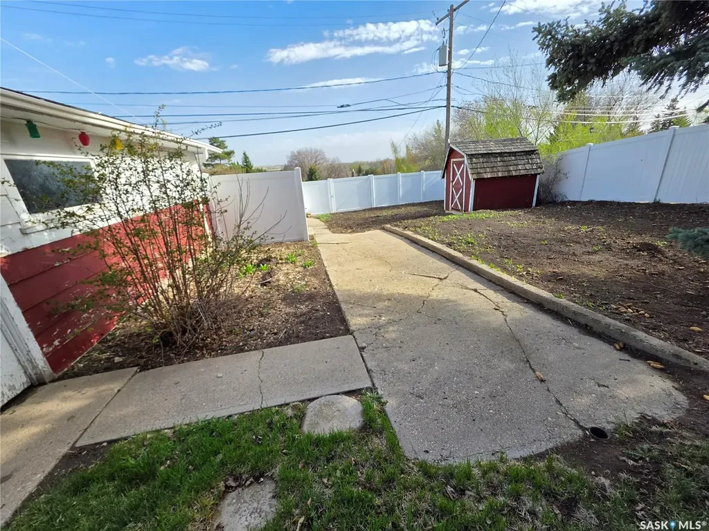 1446 Taylor Drive Swift Current SK S9H 1M9