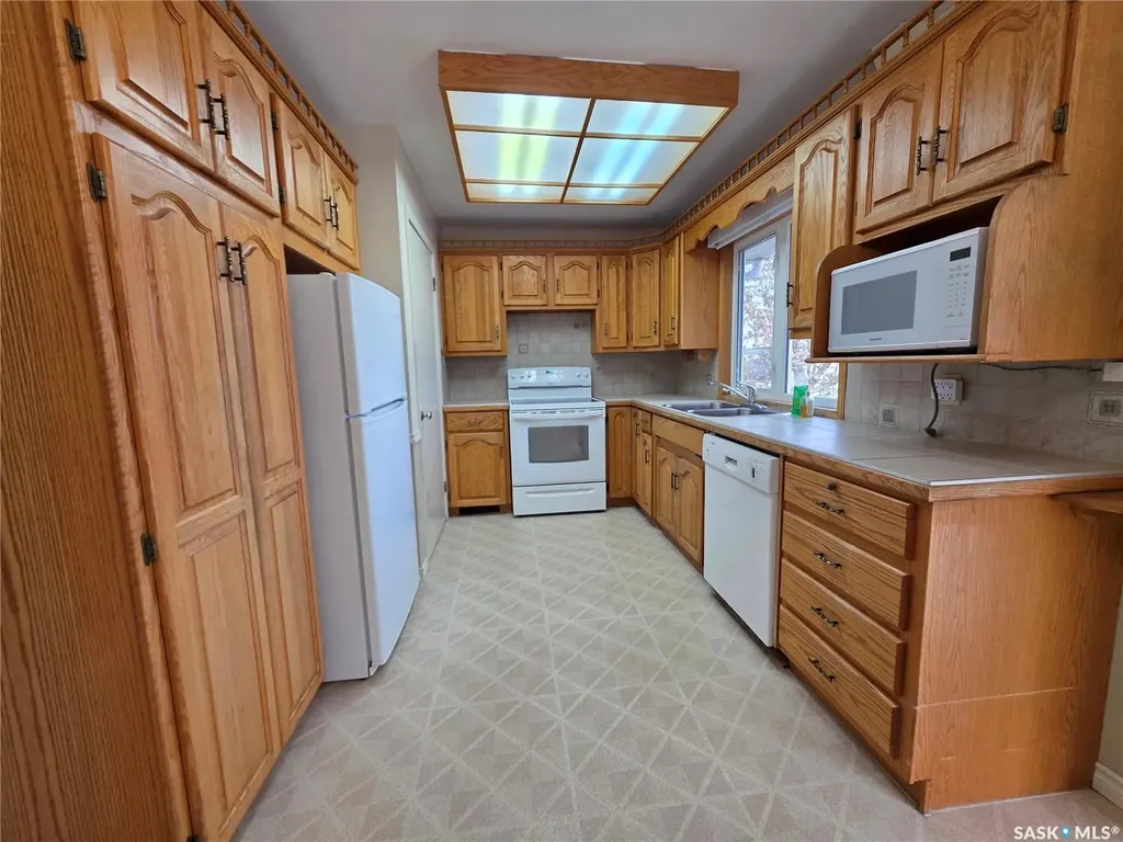 1446 Taylor Drive Swift Current SK S9H 1M9