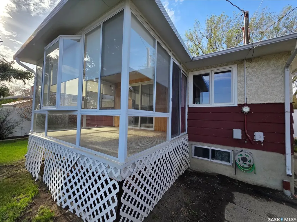 1446 Taylor Drive Swift Current SK S9H 1M9