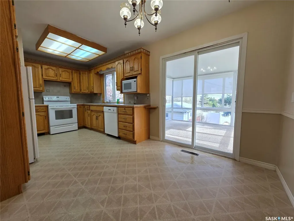 1446 Taylor Drive Swift Current SK S9H 1M9