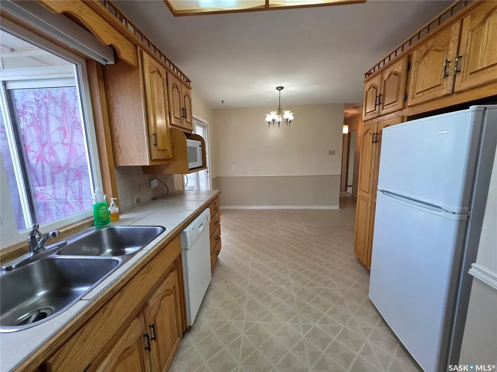 1446 Taylor Drive Swift Current SK S9H 1M9