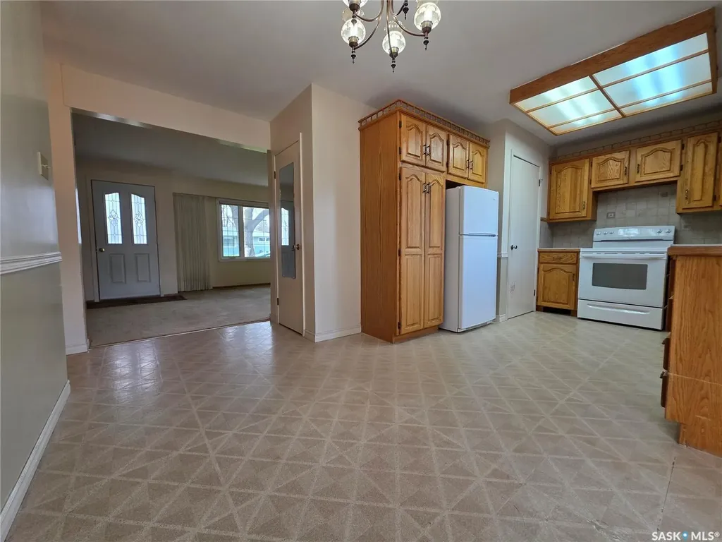 1446 Taylor Drive Swift Current SK S9H 1M9