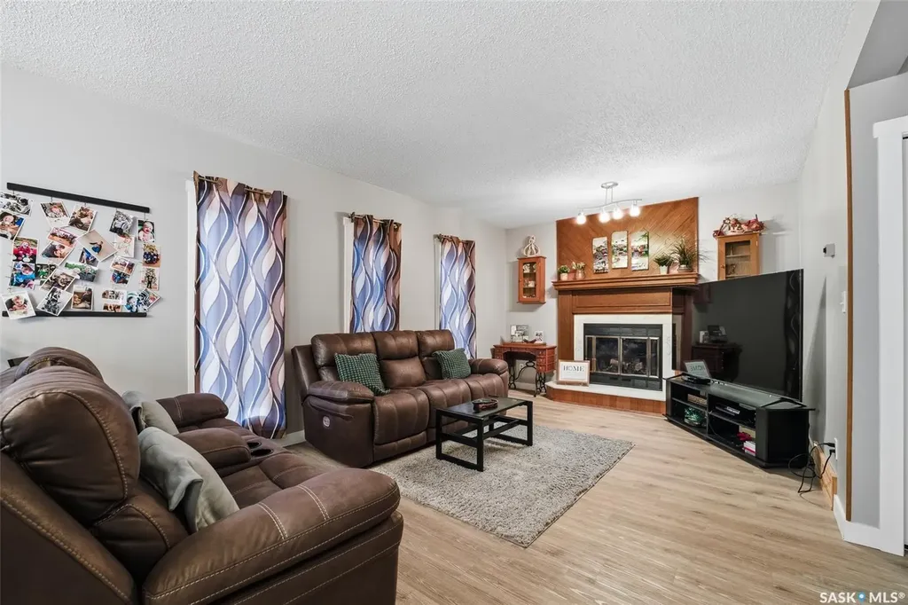 6962 Maple Brook Crescent Regina SK S4X 4J3