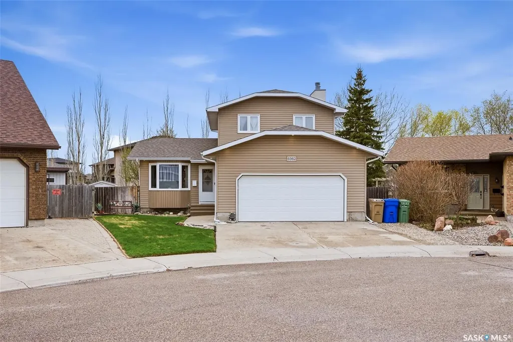 6962 Maple Brook Crescent Regina SK S4X 4J3
