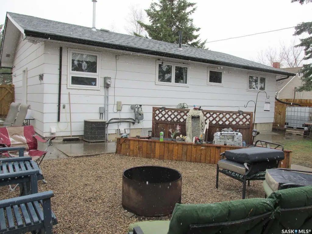 508 1st Avenue W Nipawin SK S0E 1E0