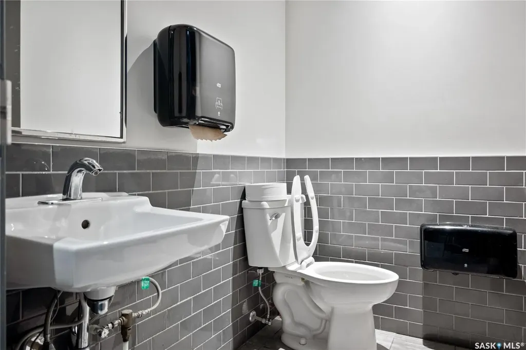 3806 Albert Street Regina SK S4S 3R3