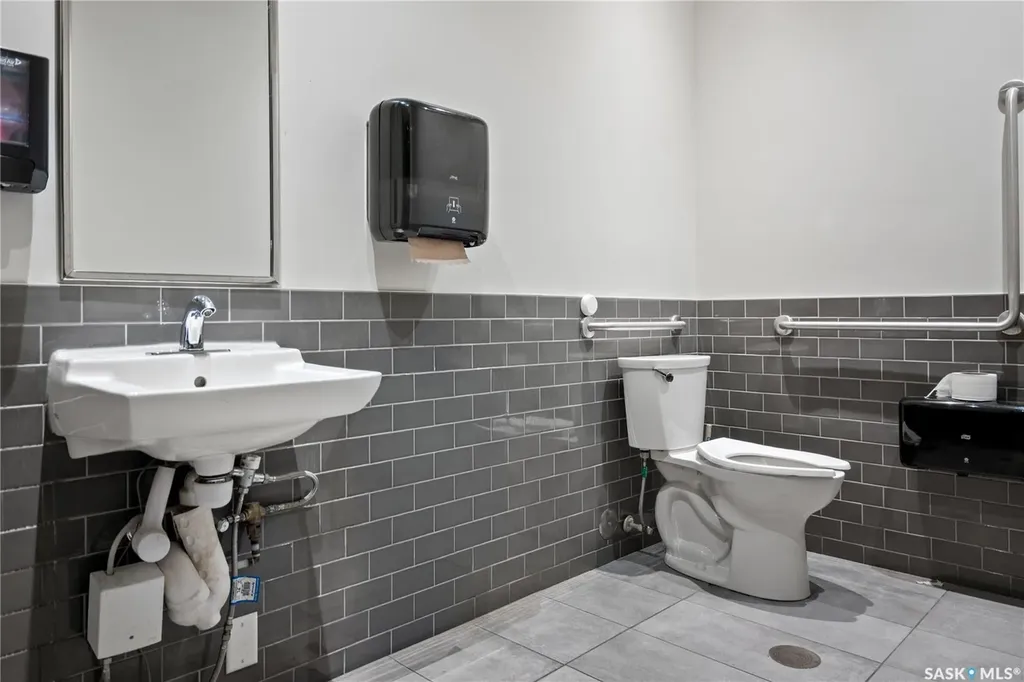 3806 Albert Street Regina SK S4S 3R3