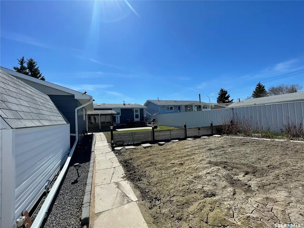 22 West Road Kindersley SK S0L 1S1